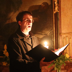 Willibald Leitl singt den Antwortgesang „Meine Seele dürstet allezeit nach Gott“