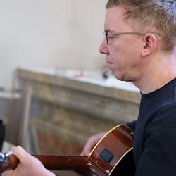 Unterstützung auf der Gitarre durch Luis Pongratz