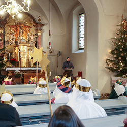In der Kirche bitten wir um den Segen.