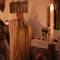 Inzens der Osterkerze mit Weihrauch